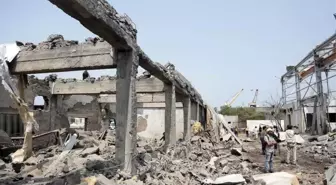 Yemen Hükümeti, İsrail'in Hudeyde'ye Yönelik Hava Saldırılarını Kınadı