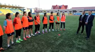 Ağrı'da Kadın Futbol Takımına Destek Ziyareti