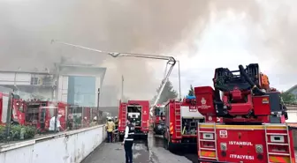 Sancaktepe'de Soğuk Hava Deposunda Yangın