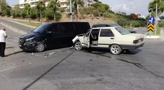 Tur Minibüsüyle Çarpışan Tofaş Sürücüsü Hastaneye Gitmeyi Reddetti