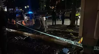 Van'da Benzin İstasyonu Önünde Takla Atan Araçta 2 Yaralı