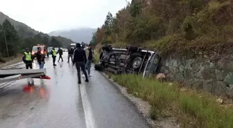 Bolu'da Yağışlı Havada Pikap Kazası: 4 Yaralı