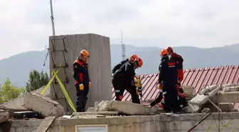 Afyonkarahisar'da Gerçeği Aratmayan Deprem Tatbikatı Yapıldı