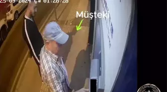 İzmir'de Yaşlı Adamın ATM'de Gasp Edilme Anı Güvenlik Kamerasında