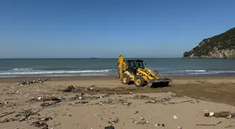 Bartın Irmağı'nın Denize Sürüklediği Atıklar Temizleniyor