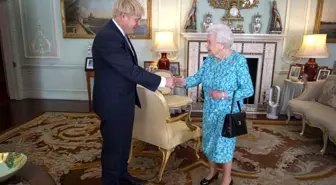 Boris Johnson'dan Şok İddia: Kraliçe II. Elizabeth Kemik Kanserine Yakalanmıştı