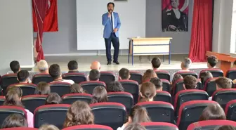 Espiye'de 'Peygamberimiz ve Şahsiyet İnşası' konulu konferans düzenlendi