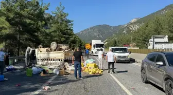 Adana'da Kamyonet Devriği: 6 Yaralı