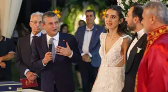 CHP Genel Başkanı Özgür Özel, Ünsal Matkap ve Yeliz Acar'ın Düğününde Nikah Şahidi Oldu