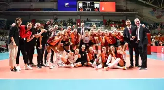 Galatasaray, Vodafone Sultanlar Ligi'nde VakıfBank'ı 3-0 Mağlup Etti