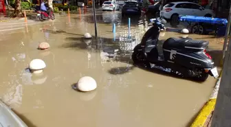 Erdek'te Şiddetli Sağanak Hayatı Olumsuz Etkiledi