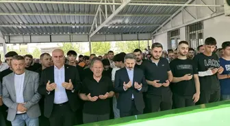 Bakan Yardımcısı Ahmet Aydın, Trafik Kazasında Hayatını Kaybeden Genç İçin Cenazeye Katıldı