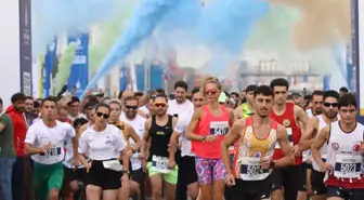 İstanbul'u Koşuyorum Renkli Koşu Etabı Renkli Anlara Sahne Oldu