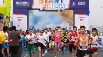 İstanbul'da Colour Run Etkinliği Renkli Anlara Sahne Oldu