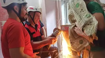 Şanlıurfa'da elini hamur makinesine kaptıran çocuk itfaiye ekiplerince kurtarıldı