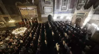 Yurt genelindeki camilerde 'şehitler ve mazlumlar' için dua edildi