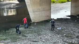 Samsun'da ırmakta ceset ihbarına giden ekipler temizlik yaptı