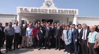 CHP Lideri Özgür Özel, İskenderun'daki Depremzede Okulunu Ziyaret Etti