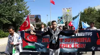 Üniversiteli gençler Erzurum'da Filistin'e destek için yürüdü