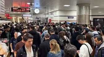 İstanbul'da Metro Turnikelerinde QR Kod Sorunu Yaşandı