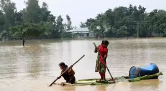 Bangladeş'te Şiddetli Yağışlar Sel Felaketine Yol Açtı