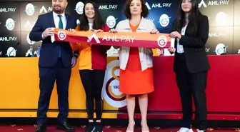 Galatasaray'dan Otizmli Yüzme Takımına Sponsorluk Anlaşması