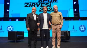 İzmir Spor Zirvesi'nde 'Efsanelerle futbol' oturumu gerçekleştirildi