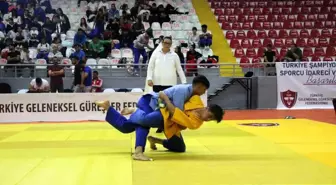 Kuşak Güreşi Büyükler Türkiye Şampiyonası Yozgat'ta Başladı