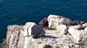 Amasra'da Kayalık Alanda Mahsur Kalan Rus Turistler Kurtarıldı