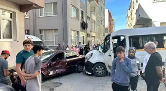 Sinop'ta Otomobil ile Servis Aracı Çarpıştı: 7 Öğrenci Yaralandı