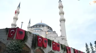 Arnavutluk sokakları Cumhurbaşkanı Erdoğan'ın ziyareti öncesi bayraklarla donatıldı