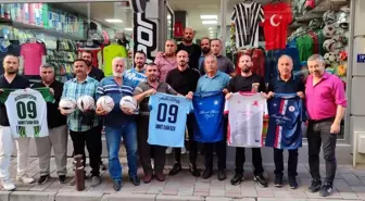 Bursasporlu Ahmet İlhan Özek'ten Amatör Kulüplere Destek