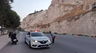 Birecik'te Heyelan Sebebiyle Ulaşım Kontrollü Sağlanıyor