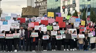 Çaykur Rizesporlu Kadın Taraftarlar Kadına Şiddet ve Çocuk İstismarına Karşı Yürüdü