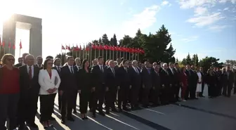 CHP Genel Başkanı Özel, Çanakkale Şehitler Abidesi'ni ziyaret etti