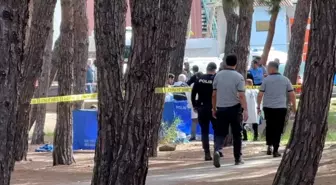 Hastane bahçesinde karısını öldürüp intihar etti