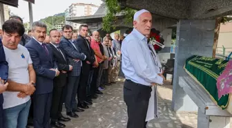 Hopa Kaymakamlığı SYDV Müdürü Tülin Lokumcu'nın Cenazesi Toprağa Verildi