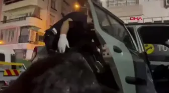 İzmir'de Park Halindeki Otomobilde Sentetik Ecza ve Silahlar Ele Geçirildi