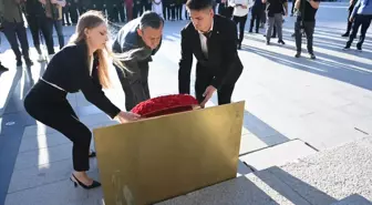 CHP Genel Başkanı Özgür Özel, Çanakkale'de Şehitler Abidesi'ni ziyaret etti