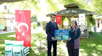 Uşak'ta Üreticilere 24,2 Ton Yem Bezelyesi Dağıtıldı
