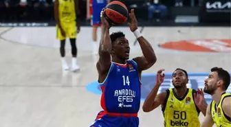 Anadolu Efes'te forma giyen Stanley Johnson'ın evini kurşunladılar