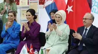 Emine Erdoğan, Belgrad'da Türkiye Maarif Vakfı Anaokulunu Ziyaret Etti