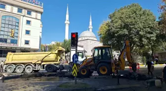 Fatih'te Su Borusu Patladı, Sokağı Su Bastı