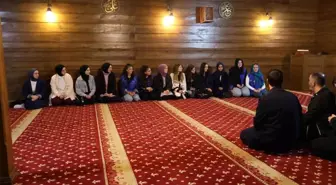 Gönüllü Gençler, Tarihi Cuma Cami’ni Ziyaret Etti