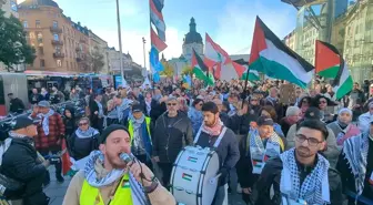 Stockholm'de İsrail Saldırılarına Karşı Protesto