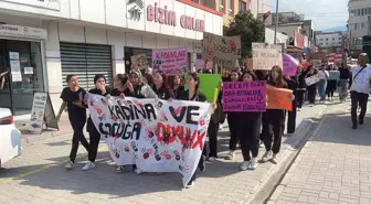 Osmaniye'de Öğrenciler Kadına ve Çocuğa Yönelik Şiddeti Protesto Etti