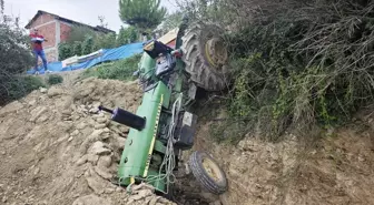 Samsun'da Traktör Şarampole Düştü, Sürücü Ağır Yaralandı