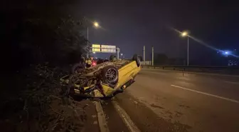 Bursa'da Kaldırıma Çarpan Otomobil Takla Attı, 4 Yaralı