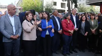 DEM Parti gösterisinde genel başkandan cesaret alan kalabalık PKK sloganları attı, gözaltılar var