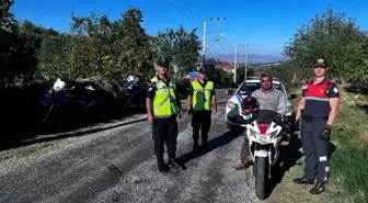 Aydın'da Jandarma Motosiklet Sürücülerine Kask Kullanımını Anlattı